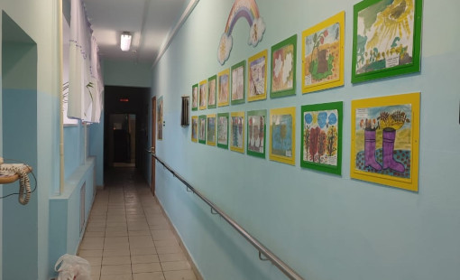 Пристенный поручень из нержавеющей стали марки aisi 201. С закруглёнными краями в стене.