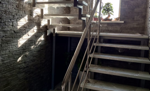 Перила из нержавейки с тремя ригелями